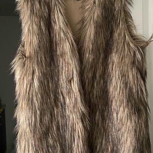 Dynamite sleeveless shirt.